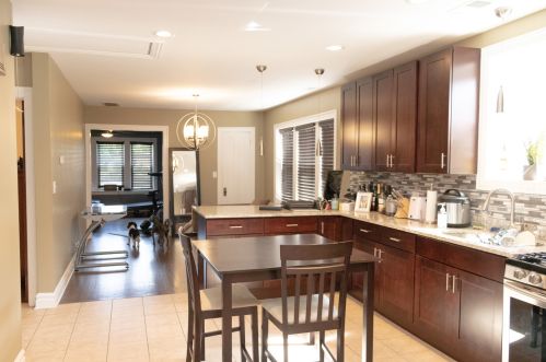 5317 Barry Ave, Chicago, IL 60641-4939