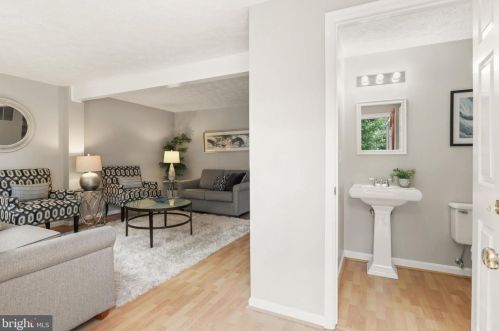 6023 Chicory Pl, Alexandria VA 22310-1795 exterior