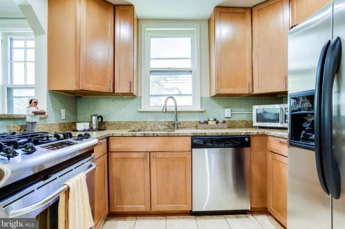 1801 Commonwealth Ave, Alexandria VA 22301-1403 exterior