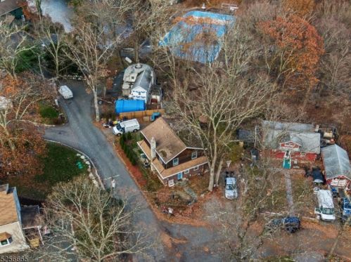 10 Poplar Grove Ter, West Milford Lakes NJ  07480-4006 exterior