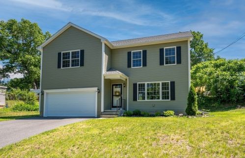 19 Woodrow St, Springfield, MA 01119-1511