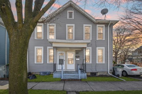 433 Lloyd St, Milwaukee, WI 53212-3353