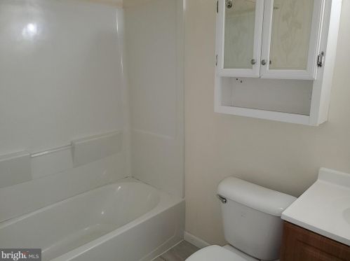 1006 Gum Pl, Huntingdon Valley PA 19006-1716 exterior