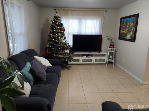 75 Redwood Ave, Edison NJ  08817-4311 exterior