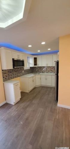 90 Birch Ln, Valley Stream NY 11581-2633 exterior