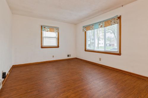 5223 61st St, Milwaukee, WI 53218-3102