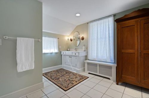 381 Main St, Deep River CT 06417-1805 exterior