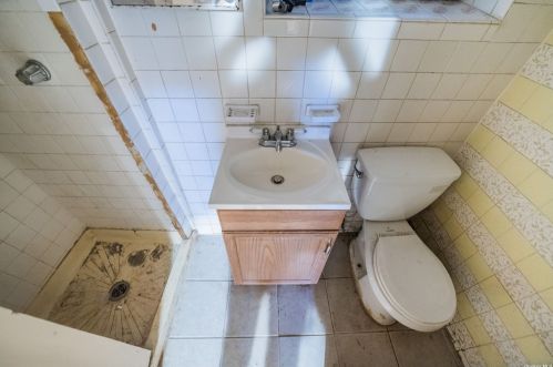 4028 Barnes Ave, Bronx NY 10466-4310 exterior