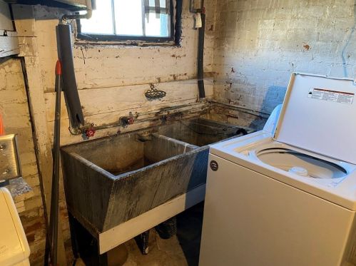 89 Ashley St, Springfield MA 01105-1572 exterior