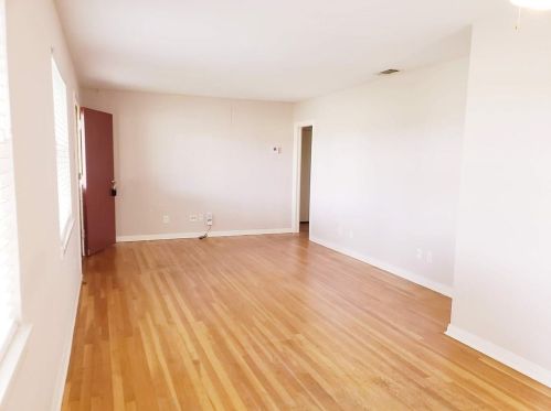 585 Classen Dr, Dallas TX  75218-1727 exterior