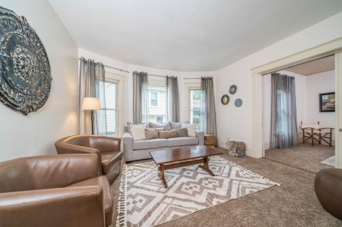 1020 Clinton Ave, Kalamazoo MI 49001-3881 exterior