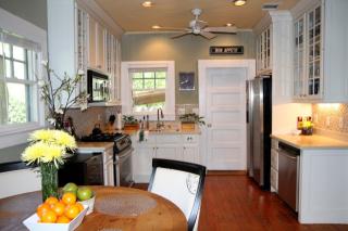 102 35th St, Austin TX  78705-1506 exterior