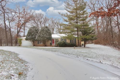 5613 Briarwood Dr, Bull Valley, IL 60014-4001