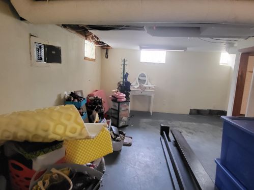 5877 67, Milwaukee WI 53218-1956 exterior