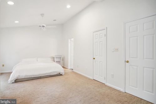 6036 Loganwood Dr, Rockville MD 20852-3459 exterior