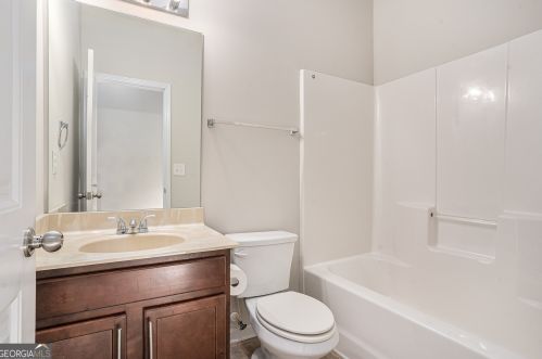 2286 Capella Cir, Atlanta GA  30331-3869 exterior