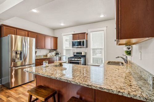 524 64th St, Milwaukee, WI 53213-4050