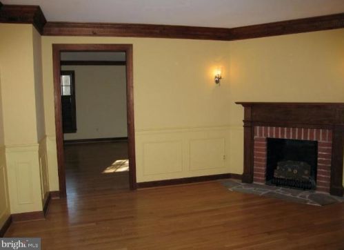 6800 Baron Rd, Mc Lean VA  22101-2909 exterior