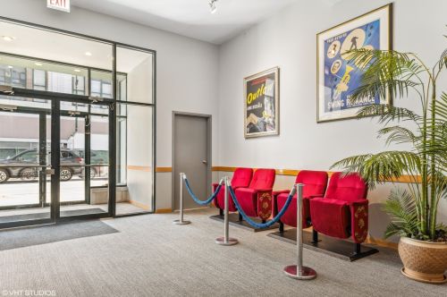 3160 Lincoln Ave, Chicago, IL 60657-3140