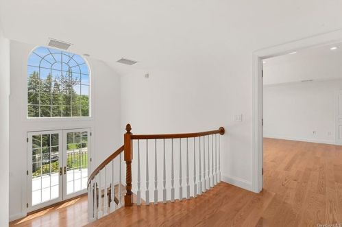 100 Whippoorwill Rd, Armonk NY  10504-1463 exterior