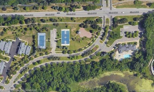 5348 Creekmonte Dr, Rochester MI 48306-4793 exterior