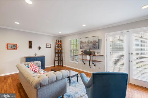 6005 Kestner Cir, Alexandria VA  22315-4834 exterior