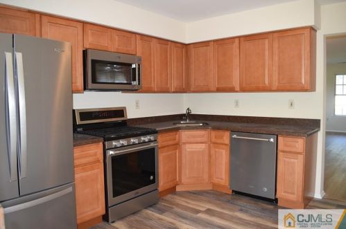 113 Sassafras Ct, New Brunswick NJ  08902-5016 exterior