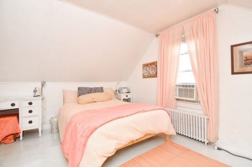 17 Waldorf St, Springfield MA 01109-1837 exterior