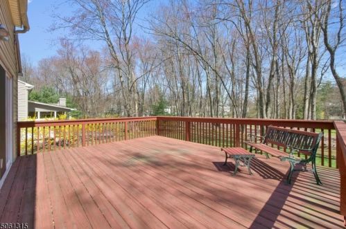 28 Janet Ln, Berkeley Heights NJ 07922-2417 exterior