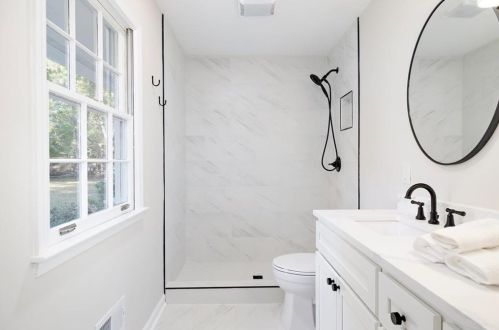 7330 Hunters Branch Dr, Atlanta GA  30328-1721 exterior