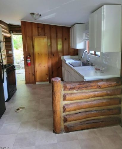 41 Upsala Path, West Milford Lakes, NJ 07480-4244