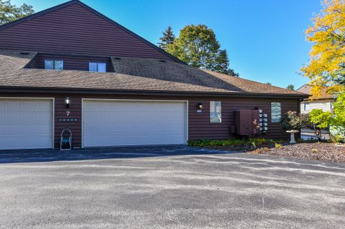 4244 Ridgewood Ln, Milwaukee WI 53221-1094 exterior