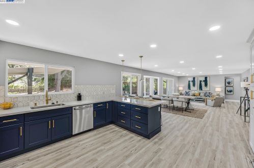 1945 Jameson Ct, Concord CA 94521-1609 exterior