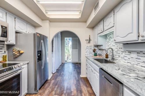 556 Dodge Blvd, Tucson AZ  85716-5162 exterior