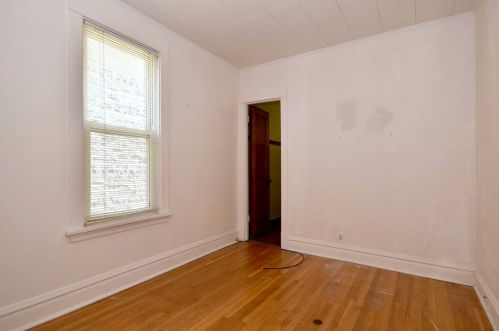 3854 Claremont Ave, Chicago IL 60618-3820 exterior