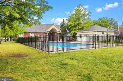 99 Frst Dr, Piscataway NJ 08854-2276 exterior