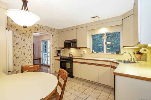 89 Luyster St, Huntington Station NY 11746-4422 exterior