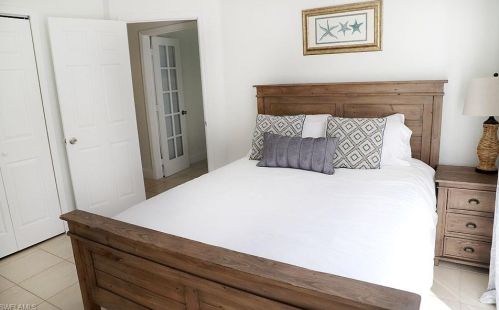 758 93 Ave, Naples FL 34108-2441 exterior