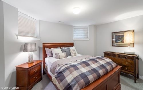 4425 Damen Ave, Chicago IL 60625-1701 exterior