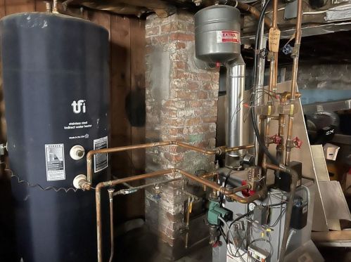 275 Diamond Hl Rd, Woonsocket RI 02895-1504 exterior