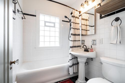 1374 58, Milwaukee WI 53214-5111 exterior