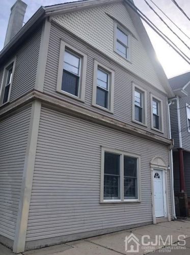 11 Guilden St, New Brunswick, NJ 08901-1819