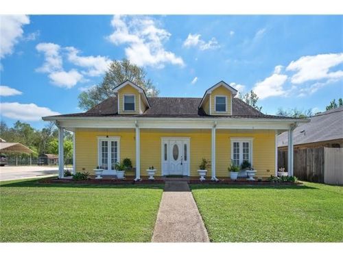 2925 Maureen Ln, Meraux, LA 70075-2321