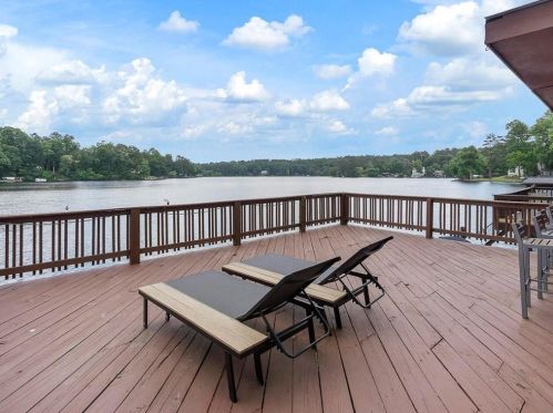 8474 Lake Dr, Lithonia GA  30039-6562 exterior