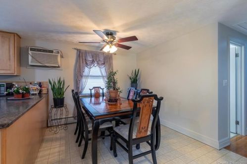 6 Debra St, Enfield CT 06082-5031 exterior