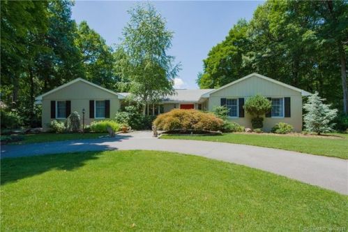 66 Forest Hills Dr, Farmington, CT 06032-3042
