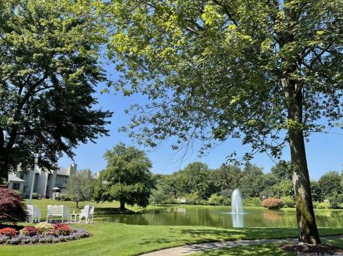 153 Metacomet Dr, Meriden CT 06450-3535 exterior