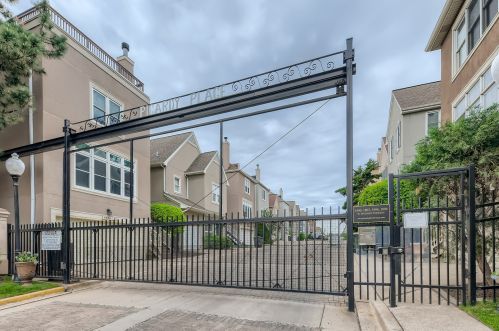 1800 Diversey Pkwy, Chicago IL  60614-1012 exterior