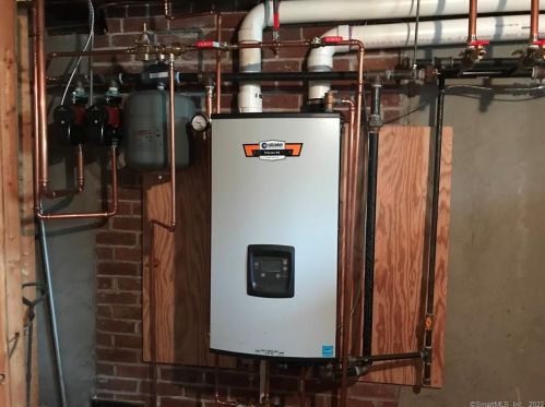 43 Grandview St, New Britain CT 06053-3048 exterior