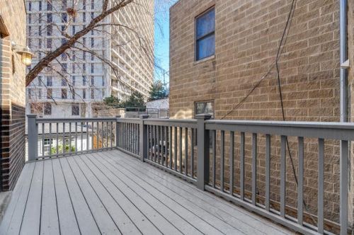 1949 Lincoln Ave, Chicago IL 60614-5404 exterior